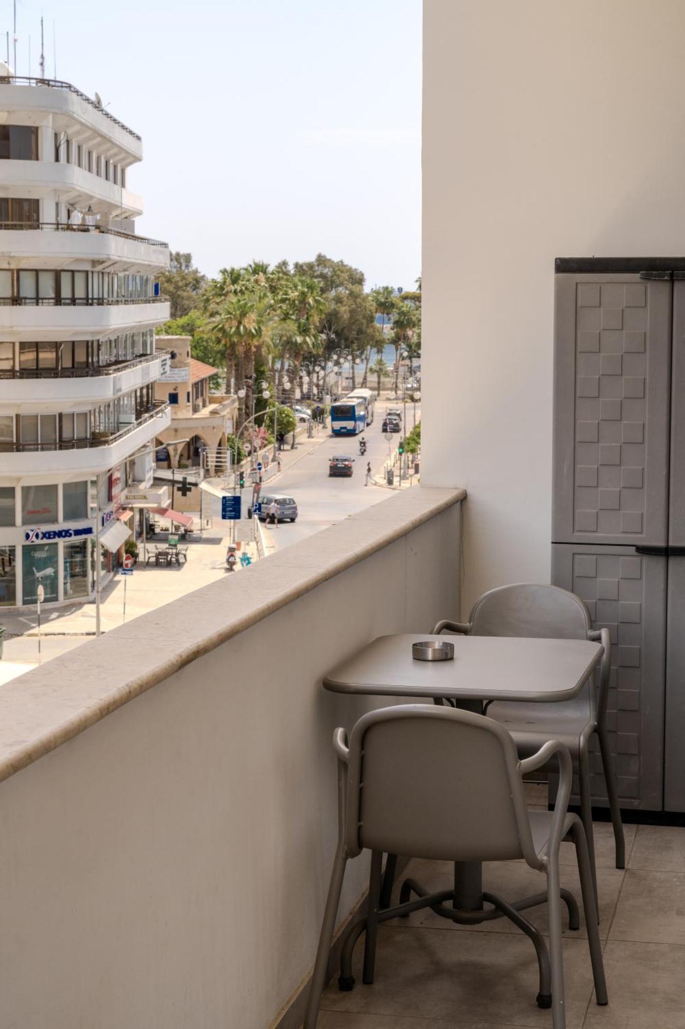 City Rendezvous Apartment Larnaca Bagian luar foto